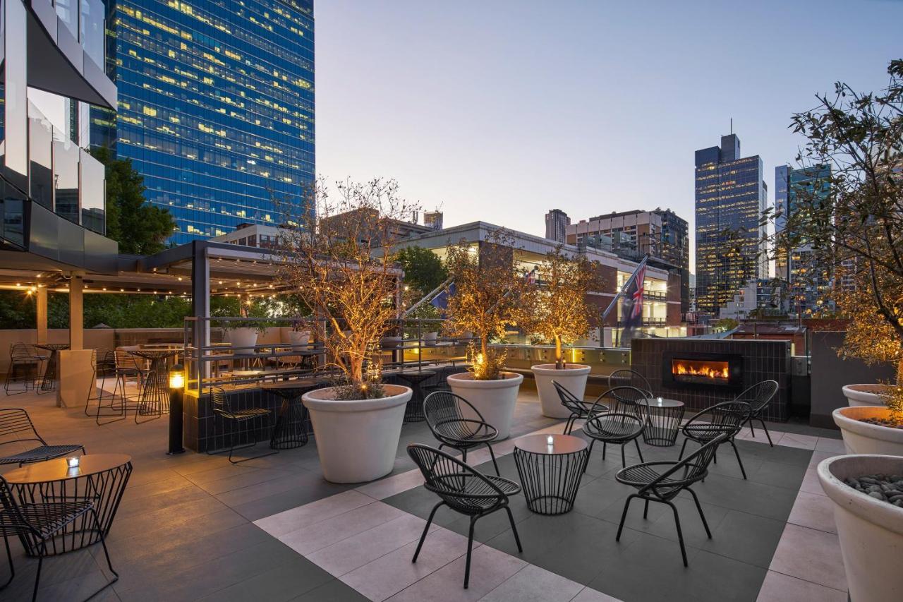 โรงแรมเชอราตัน เมลเบิร์น ภายนอก รูปภาพ The rooftop bar at the Crown Hotel