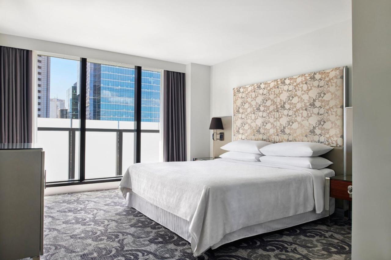 โรงแรมเชอราตัน เมลเบิร์น ภายนอก รูปภาพ A guest room at the hotel