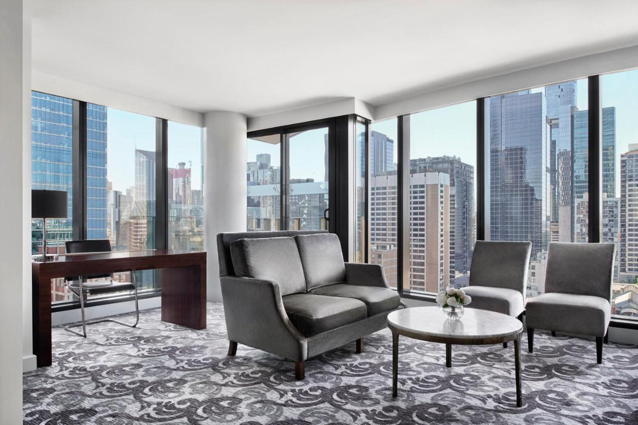 โรงแรมเชอราตัน เมลเบิร์น ภายนอก รูปภาพ A living room in a typical apartment