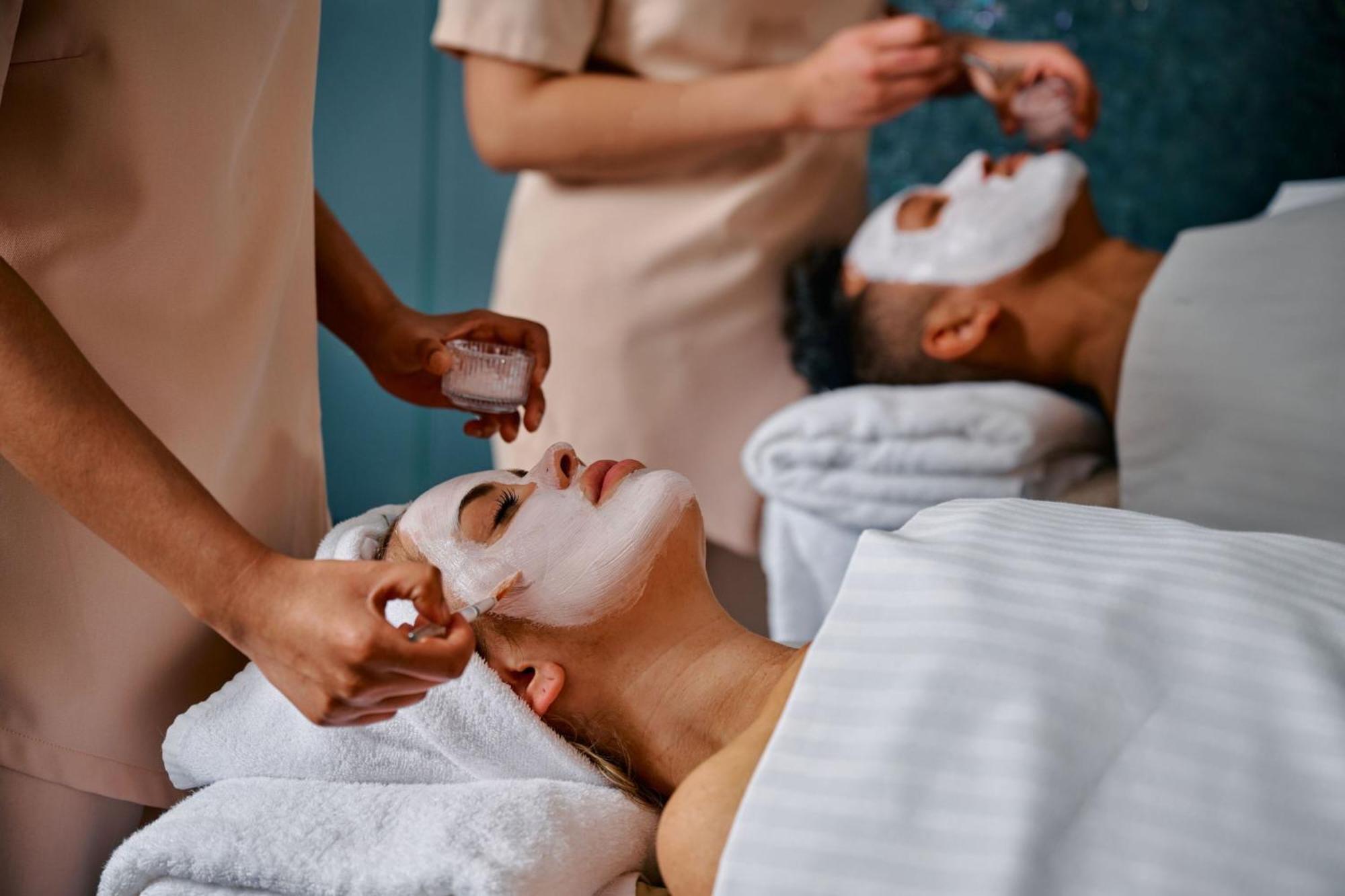 โรงแรมเชอราตัน เมลเบิร์น ภายนอก รูปภาพ A facial treatment