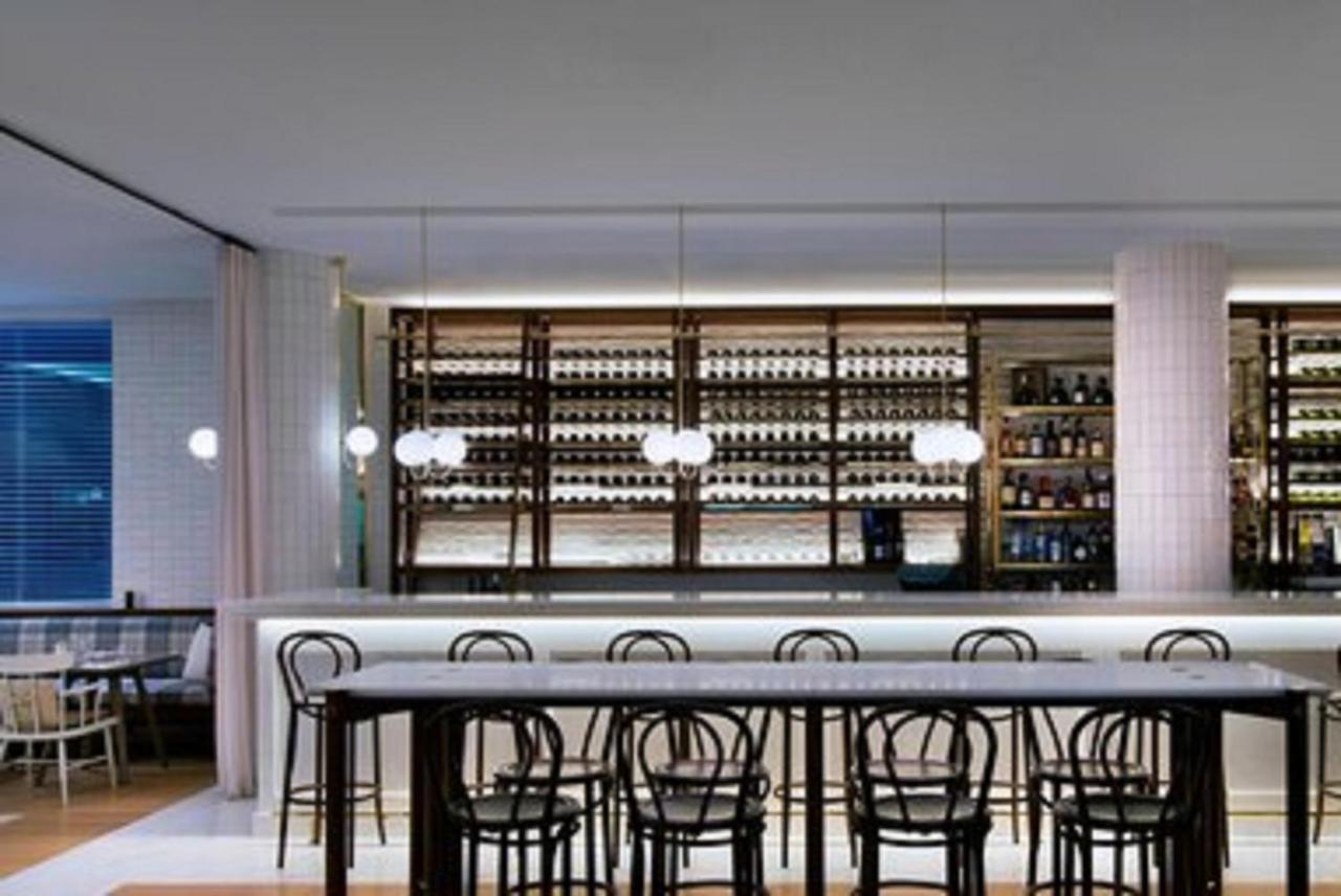 โรงแรมเชอราตัน เมลเบิร์น ภายนอก รูปภาพ The bar at the restaurant