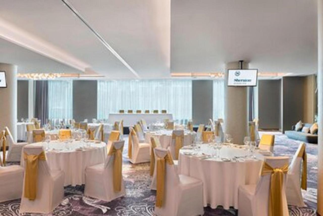 โรงแรมเชอราตัน เมลเบิร์น ภายนอก รูปภาพ The ballroom at the hotel